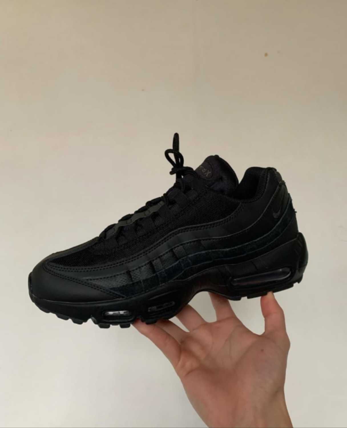 Nike Air Max 95 EssentialTriple Black R.43
