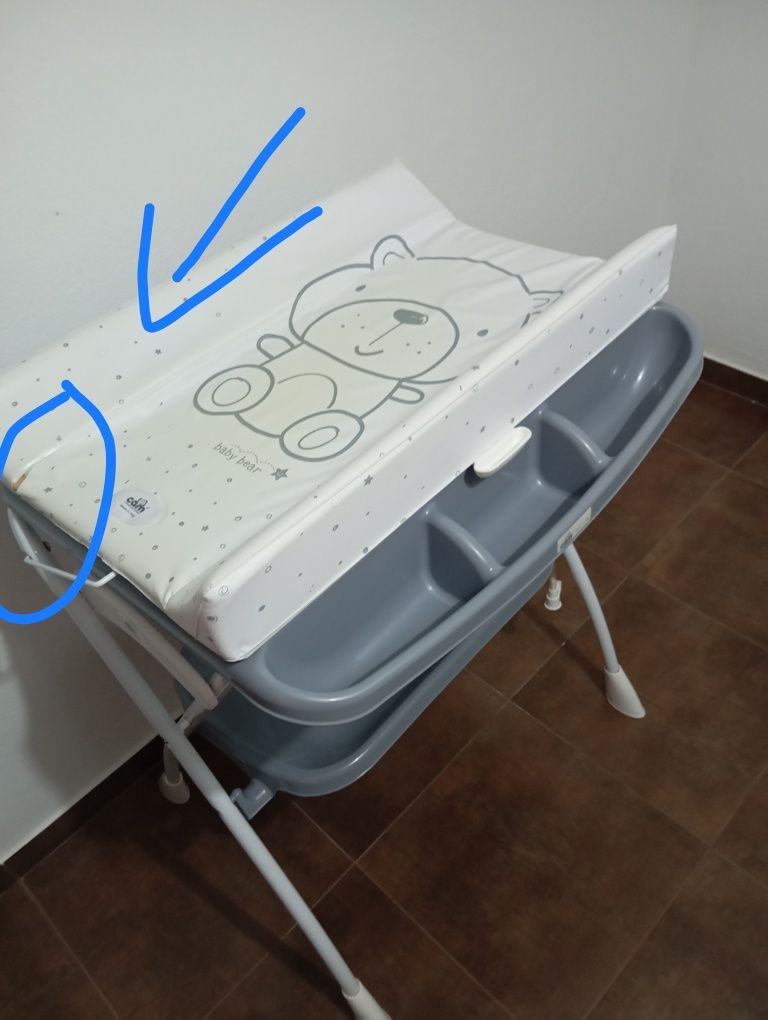 Muda fraldas com banheira