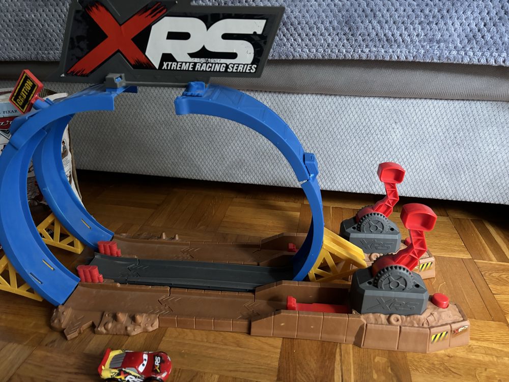 Disney CARS Auta XRS Pętla wyrzutnia Szalone kraksy TOR Zygzak