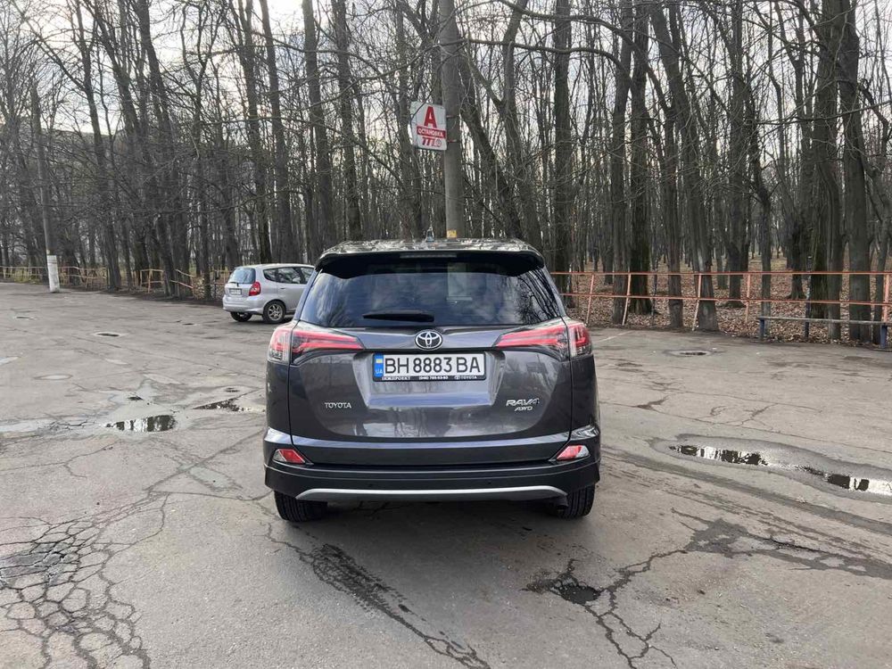 Продам Toyota Rav4 2017