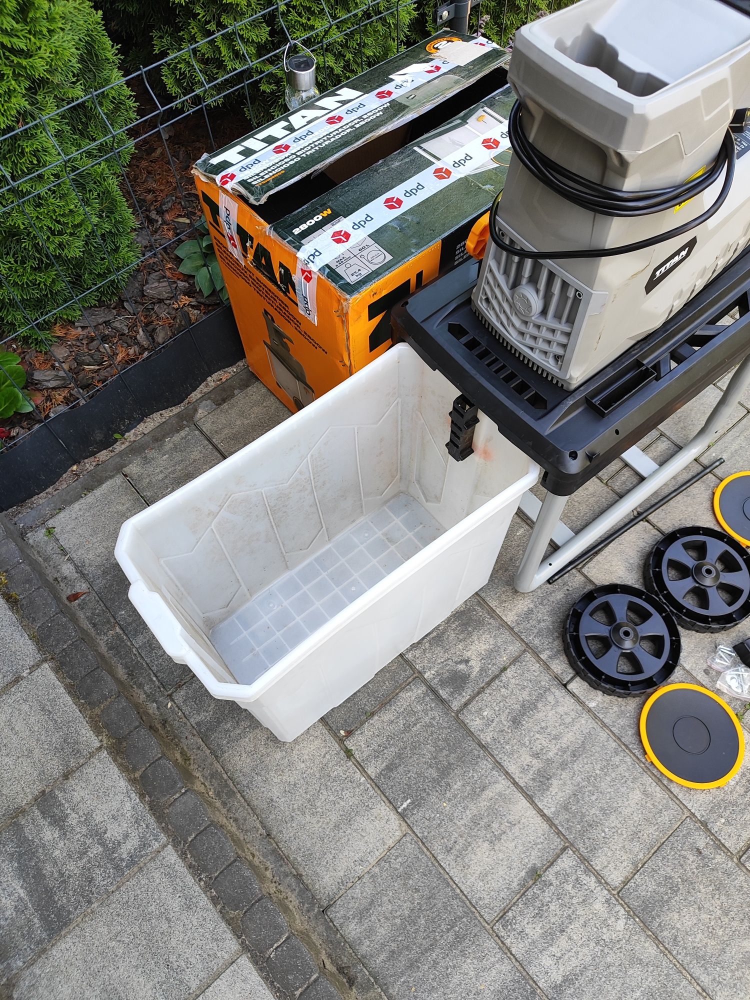 Rozdrabniacz do gałęzi Titan TTSHR2800, 2800 W bezszczotkowy