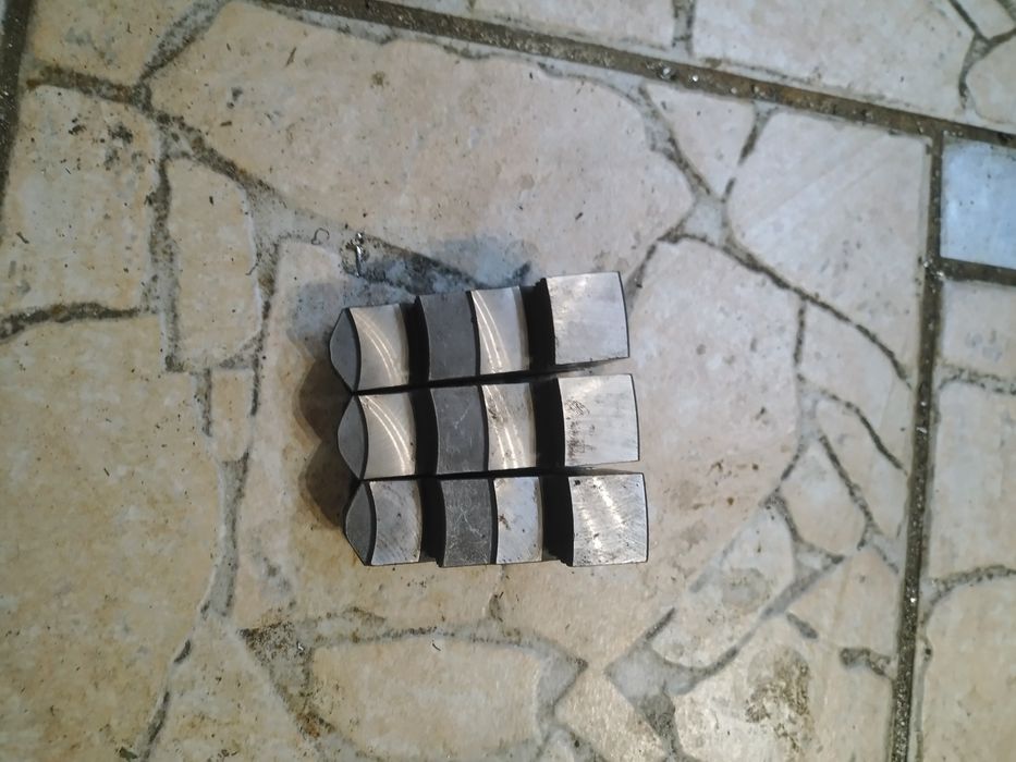 Szczęki do uchwytu tokarskiego 200 bison nowe lewe