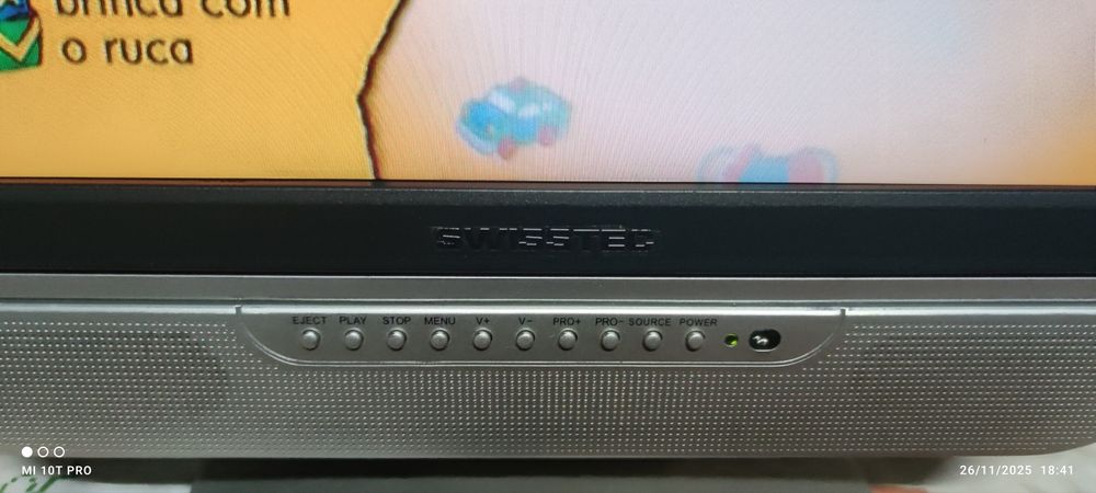 TV LCD com DVD a funcionar bem sem problemas.