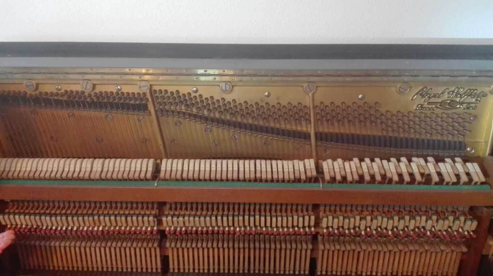 Piano sem cauda muito antigo