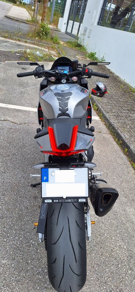 Aprilia Tuono V4