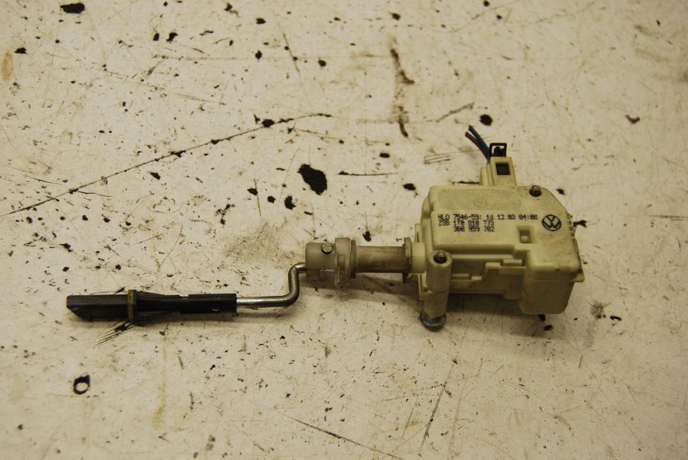 SIŁOWNIK KLAPKI WLEWU PALIWA 1T0810773A VW TOURAN CROSS LIFT TOURAN I 1T0810773