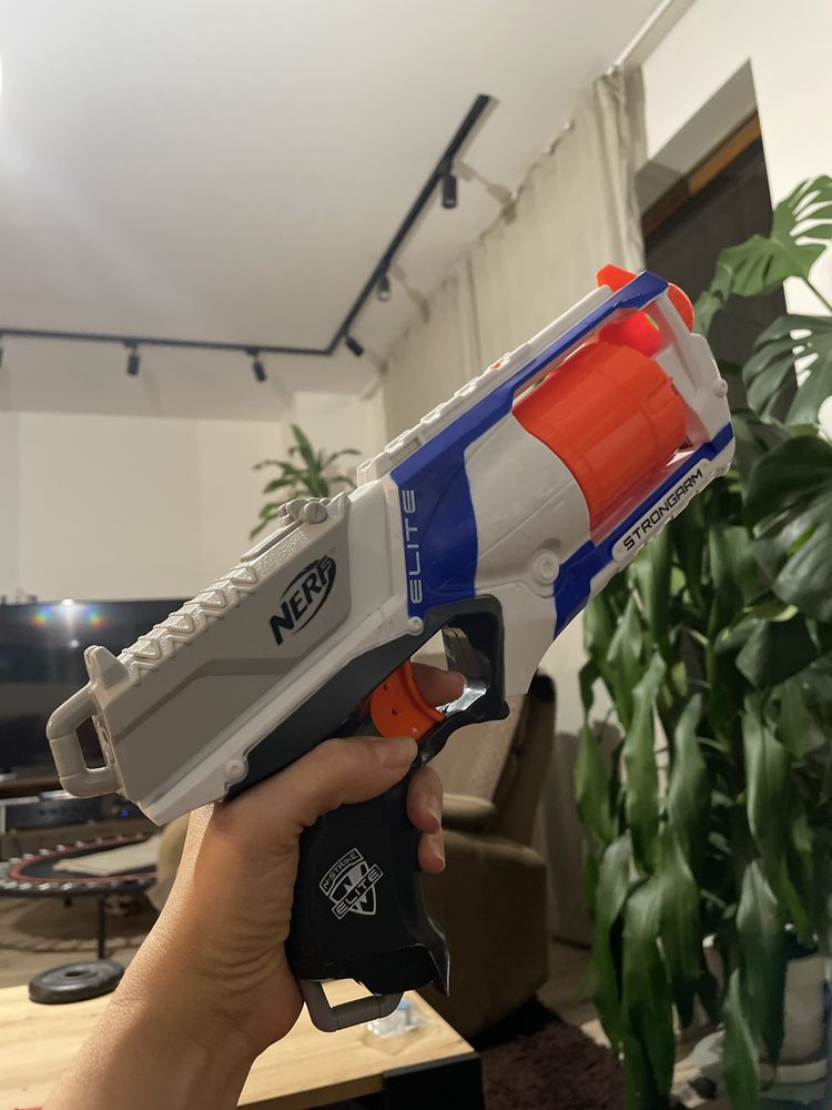 Postolet Nerf Elite Strongarm