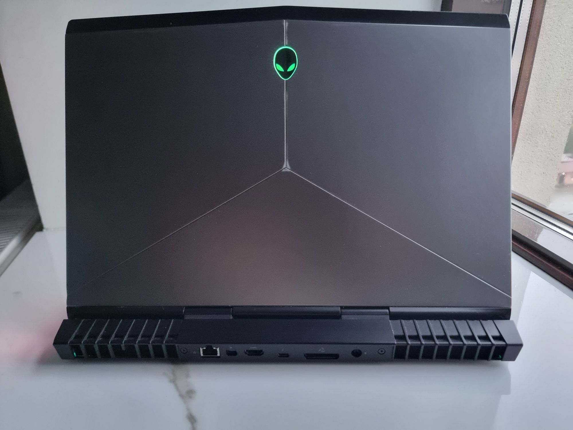 DELL ALIENWARE  / GTX 1060 6gb / Core i7 / RAM 16gb /SSD 256+1000gb