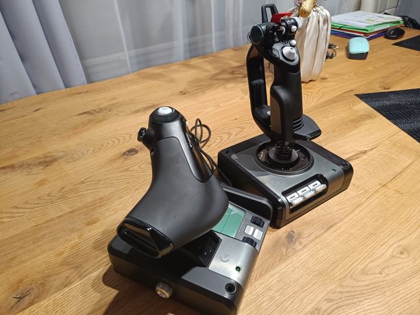 Saitek X52 Pro wolant joystick