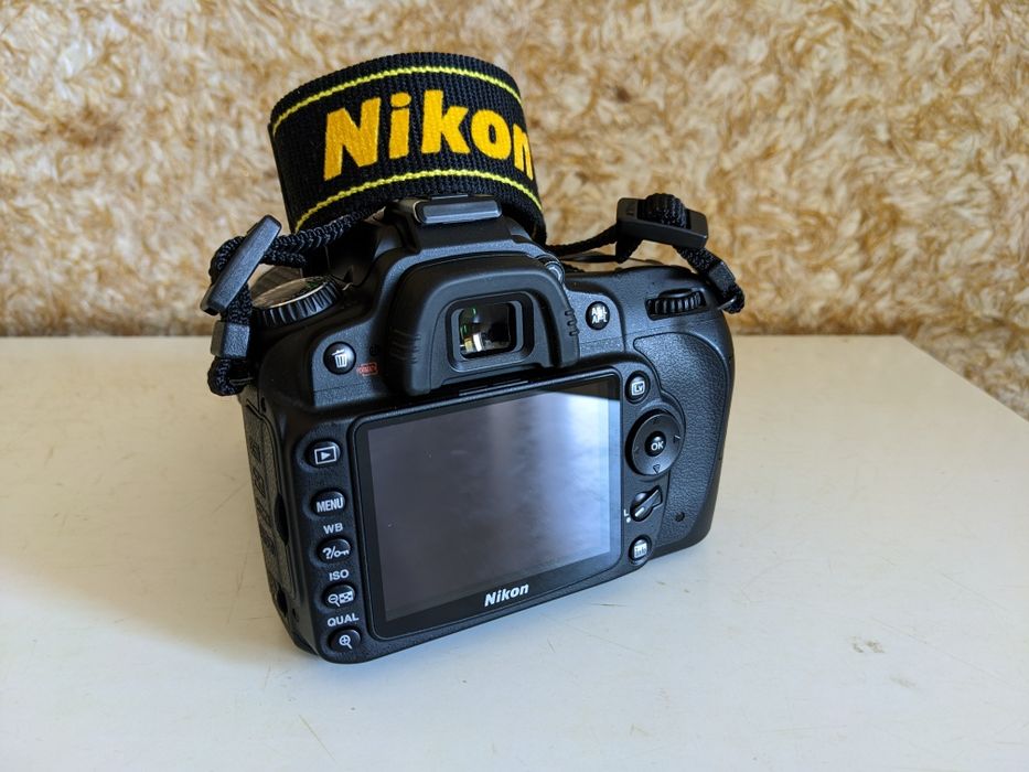 Nikon D90 AF-S 18-105 ED VR  як новий маленький пробіг