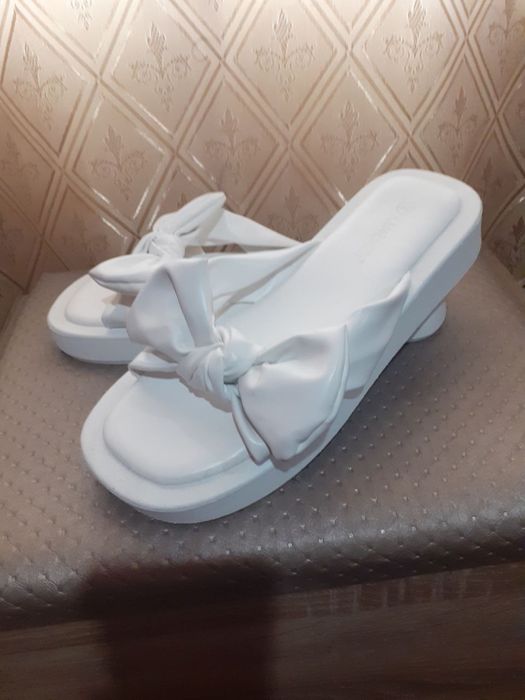 Нові жіночі шльопанці
