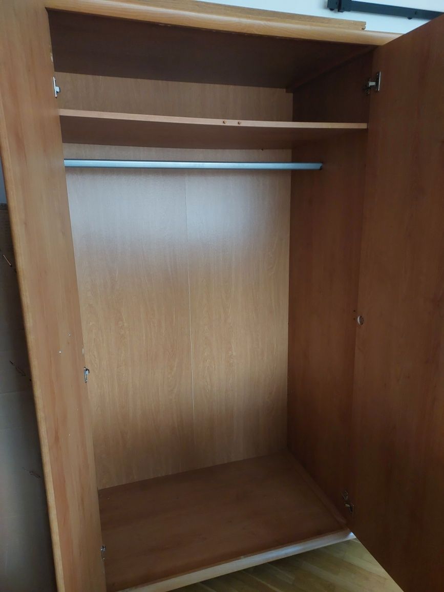 Sprzedam komplet mebli(szafa2drzwiowa,szafka,komoda)