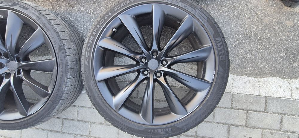 Колеса в зборі з датчиками тиску 5/120 R22 стояли на TESLA X