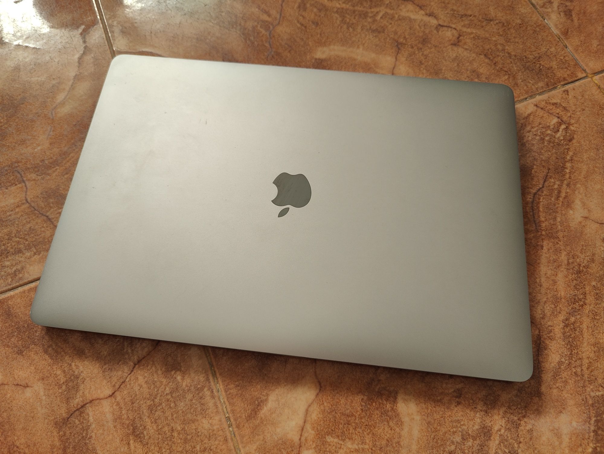 MacBook Pro 16" 2019 i9 2.4GHz 16GB 500GB SSD + Software Pro DJ