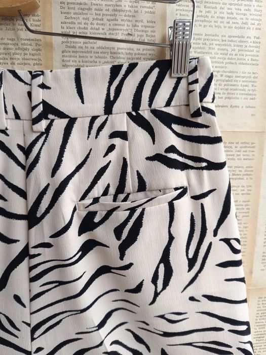 Talia waist 40,7x2 L Szorty typu Bermudy z Nadrukiem Zebry