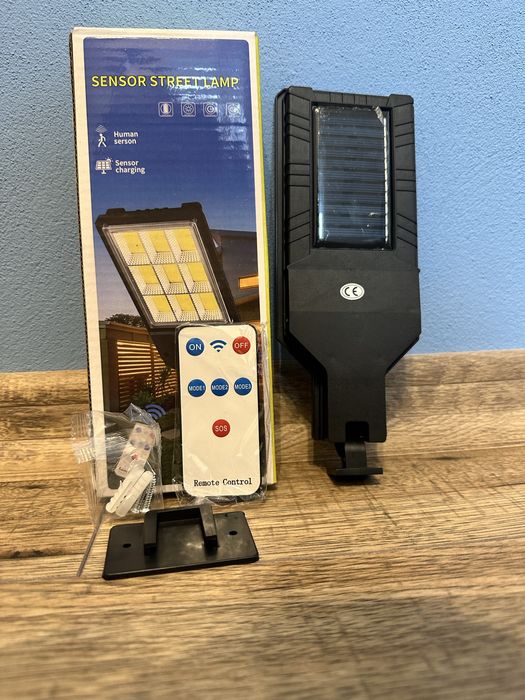 Nowa lampa solarna LED z czujnikiem ruchu + pilot – SENSOR STREET LAMP