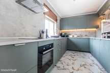 Moradia T3 parcialmente remodelada c/ piscina