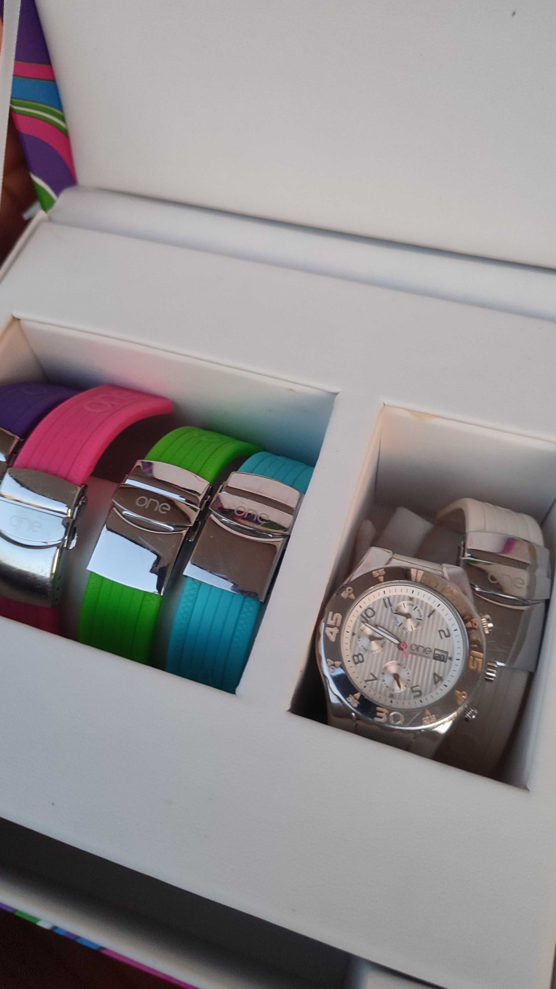 Box relógio One com 6 braceletes