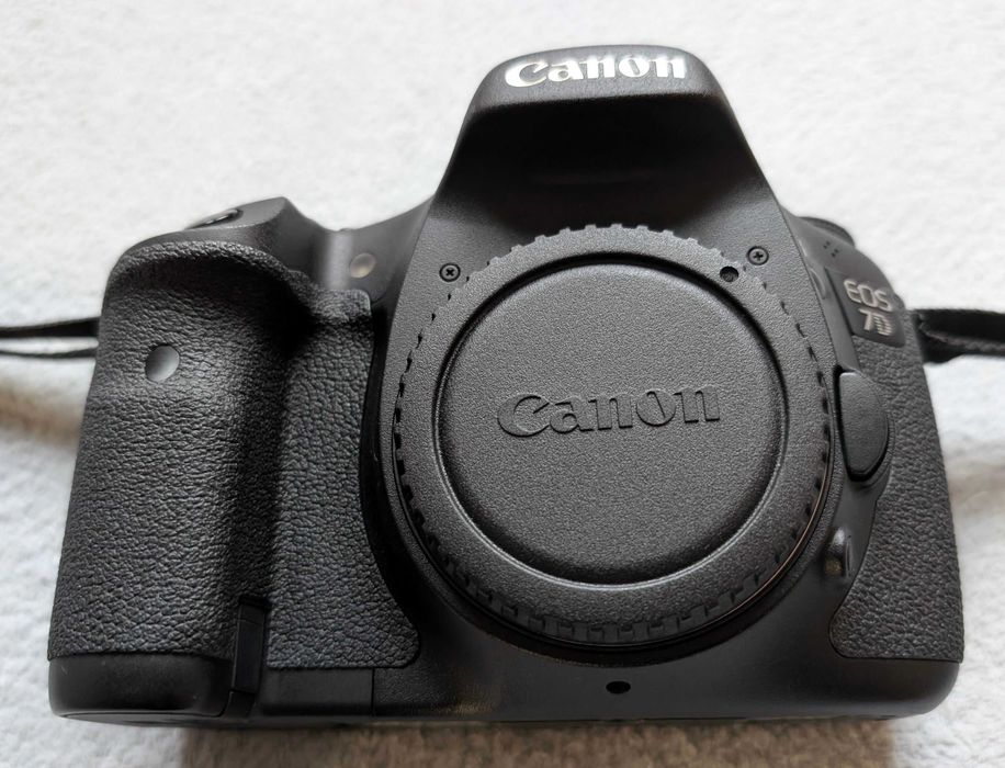 Aparat fotograficzny Canon EOS 7D lustrzanka jak NOWY tylko 27044 foto