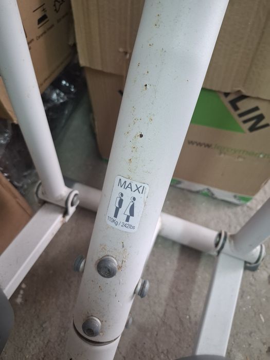 Elíptica usada com sinais de desgaste