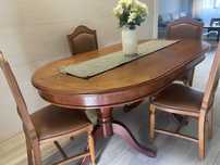 Mesa de Jantar com 5 cadeiras em bom estado
