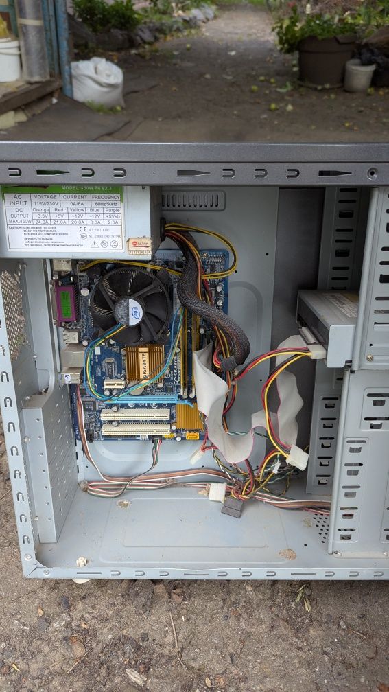 Материнская плата Gigabyte GA G31M - ES2C ddr 11800 + блок питания и с