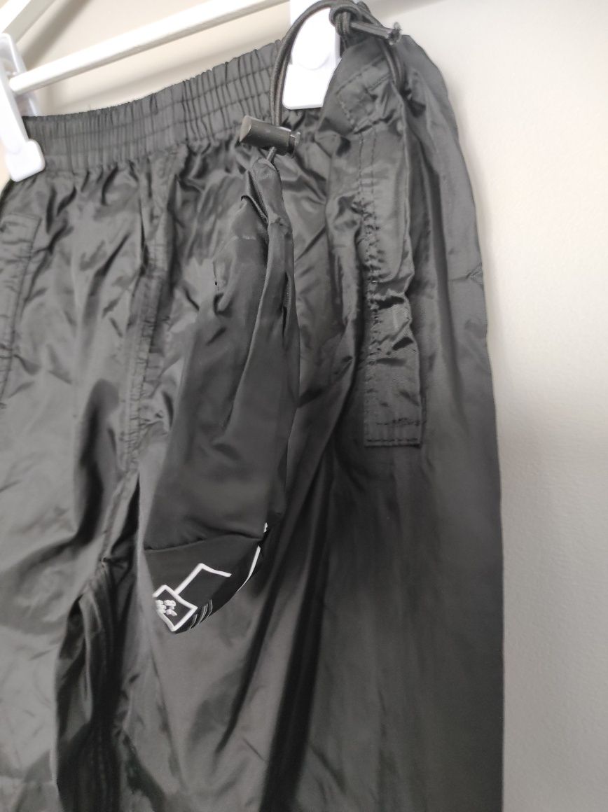 Spodnie przeciwdeszczowe, w woreczki, na podróż r.122/128