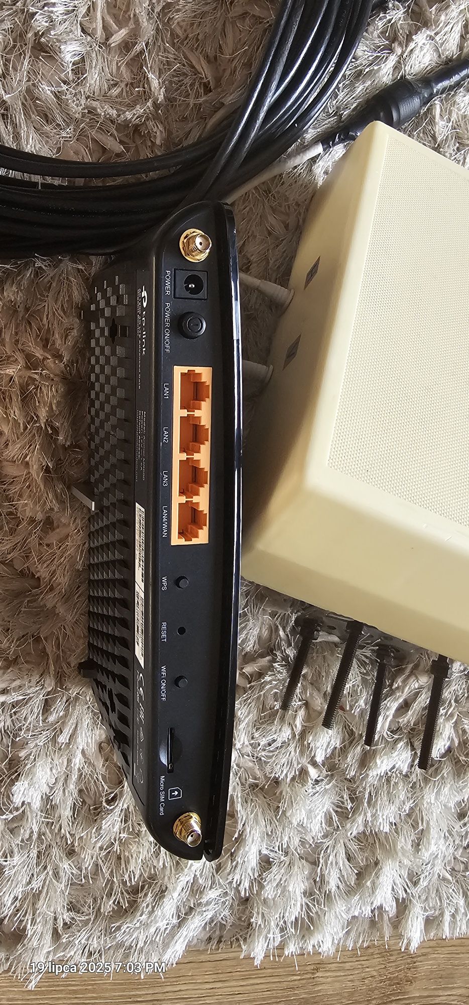 Ruter Tp LINK MR600 z anteną zewnętrzną.