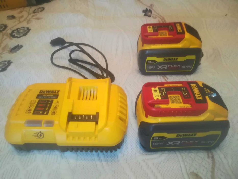 DeWalt martelo combinado, baterias, carregador como novos