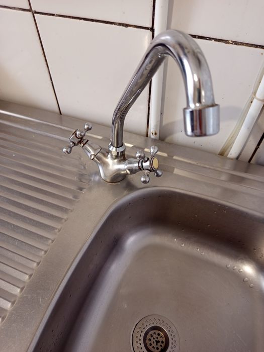 Кухонна мийка накладна 60*80 зі змішувачем