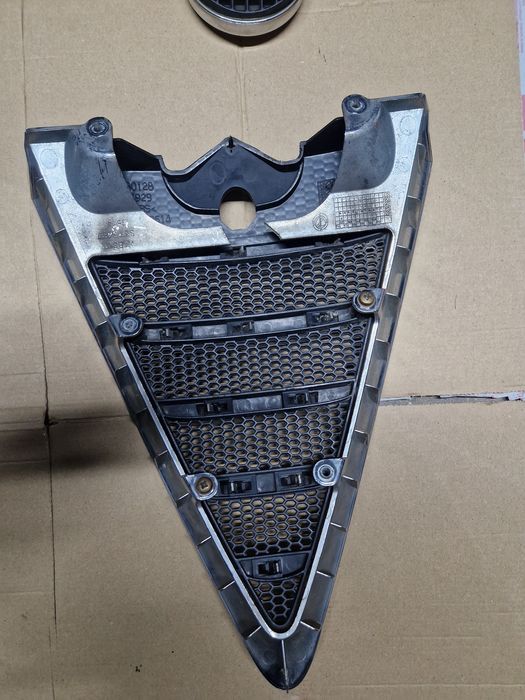 Alfa Romeo GT arill atrapa scudetto zderzaka maski OE