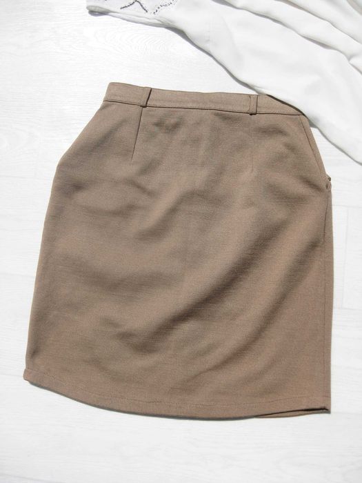 Тёплая плотная светло коричневая юбка с карманами Vero Moda S