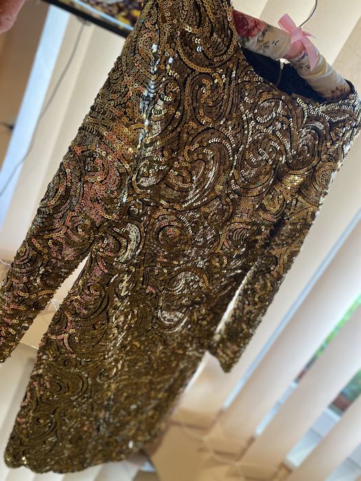 Плаття в паєтках, золотистого кольору, розміру м (44)