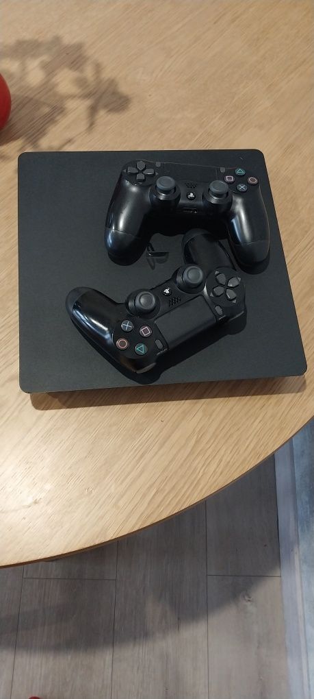 PS4 slim 1TB гарному стані