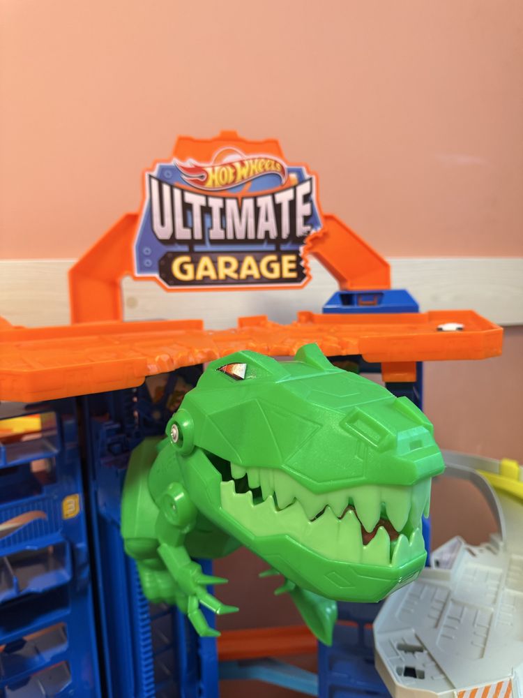 Трек hot wheels, парковка