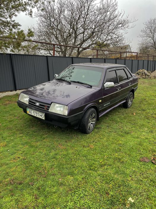 ВАЗ 21099 на повному ходу