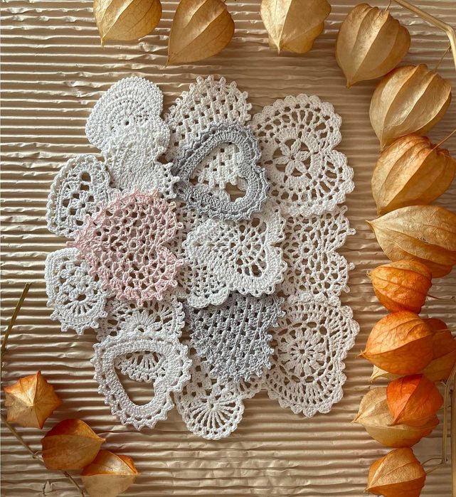 Szydełkowe serduszka; ozdobne zawieszki