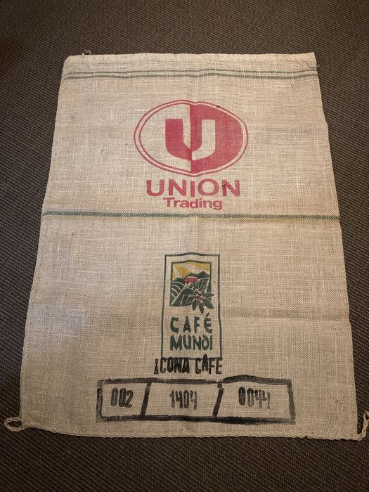 Sacos de café em sarapilheira