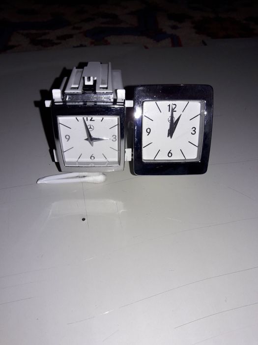 Часы на переднюю панель Мерседеса 221