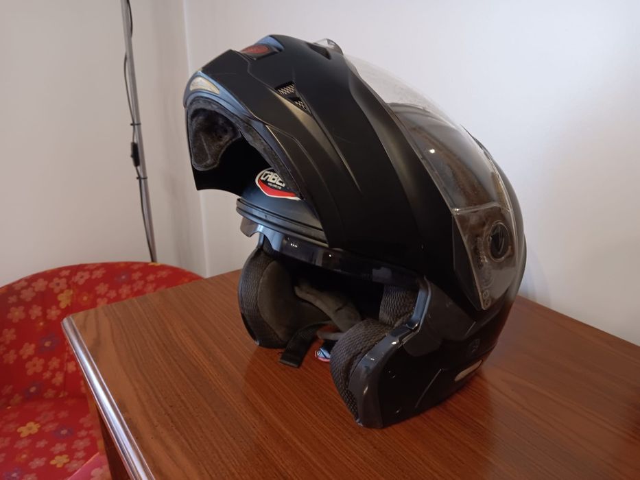 Conjunto de dois capacetes de mota