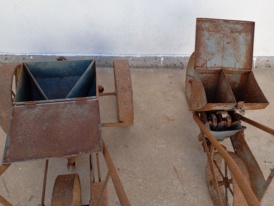 Semeadores antigos em muito bom estado
