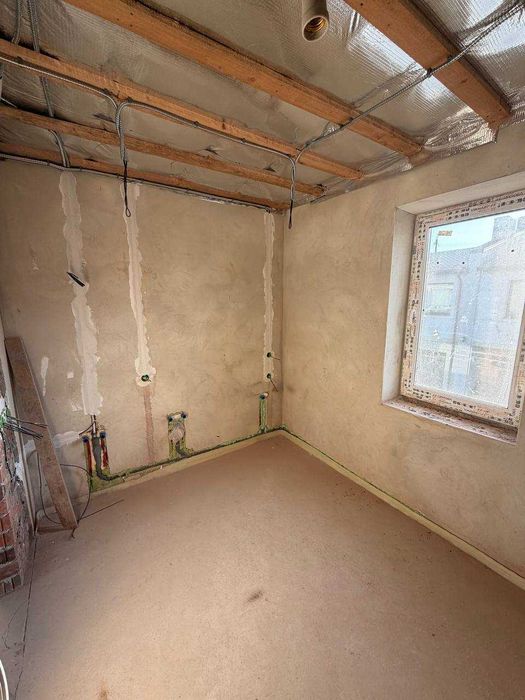 Продам зданий таунхаус в Крихівцях з чорновим ремонтом у закритому ЖК