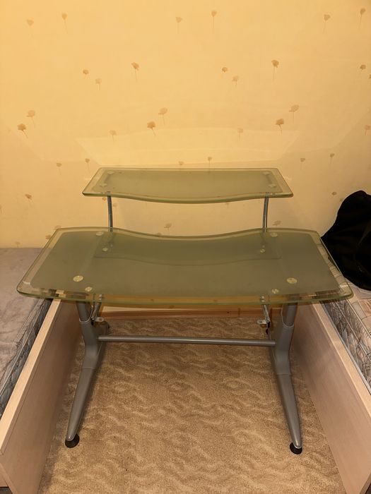 Продам компьютерный стол + стул