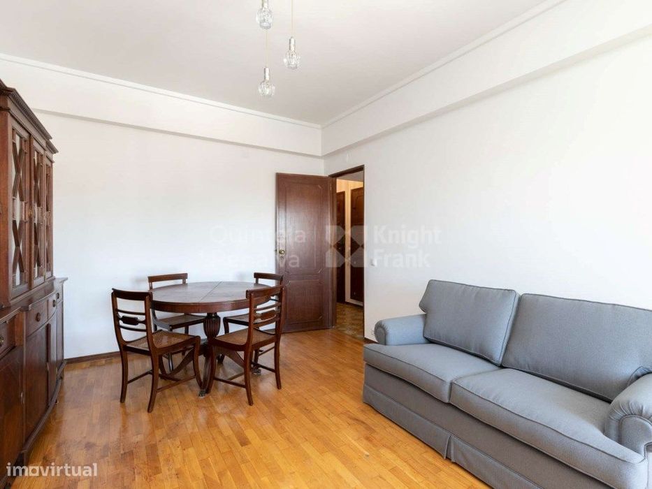 Apartamento T2 para arrendamento em Campo de Ourique