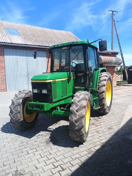 Ciągnik JOHN DEERE 6210