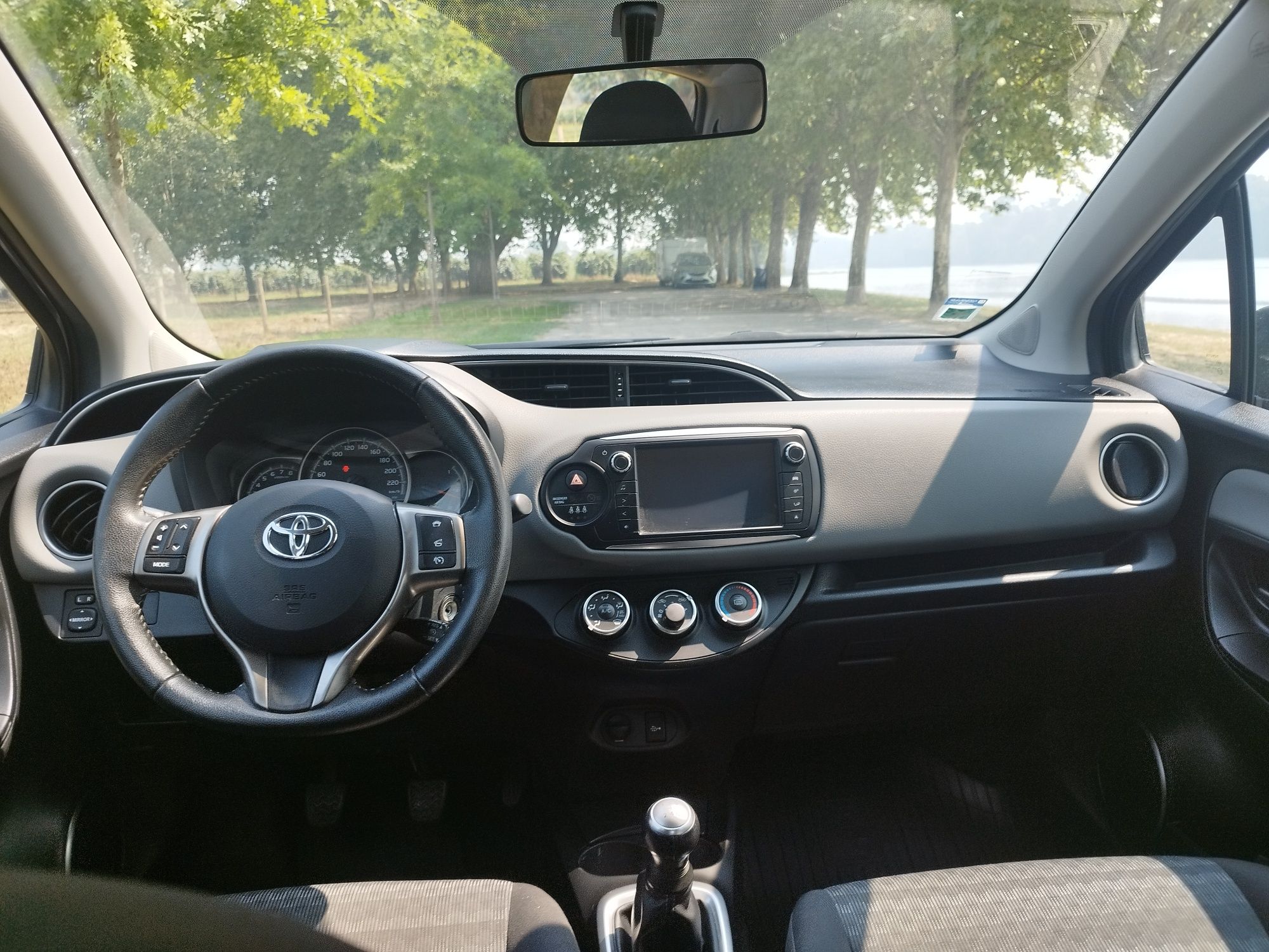 Toyota Yaris 1.0 gasolina 65000km 2016