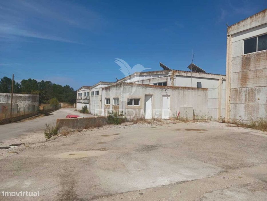 Armazém com 800 m2 ,Palmela.