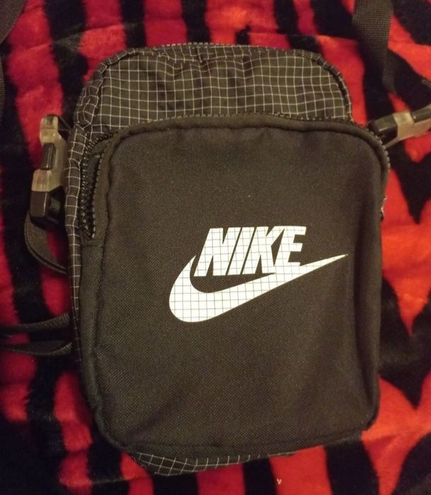 Vendo Bolsa em bom estado da nike