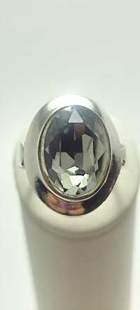 Pierścionek srebrny z kryształem svarowskiego