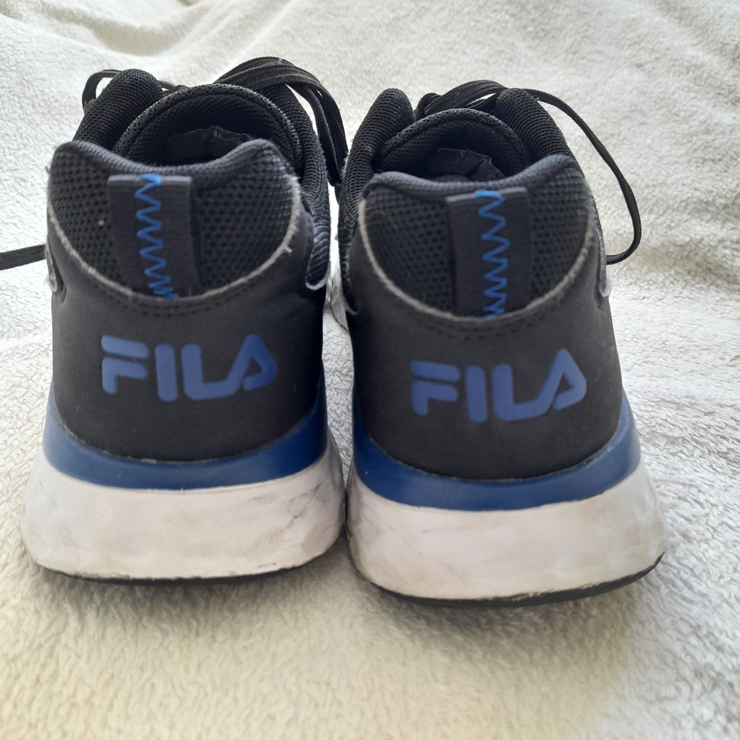 Buty FILA męskie czarne przewiewne r.40 dł.wkladki 25 cm RAZ założone